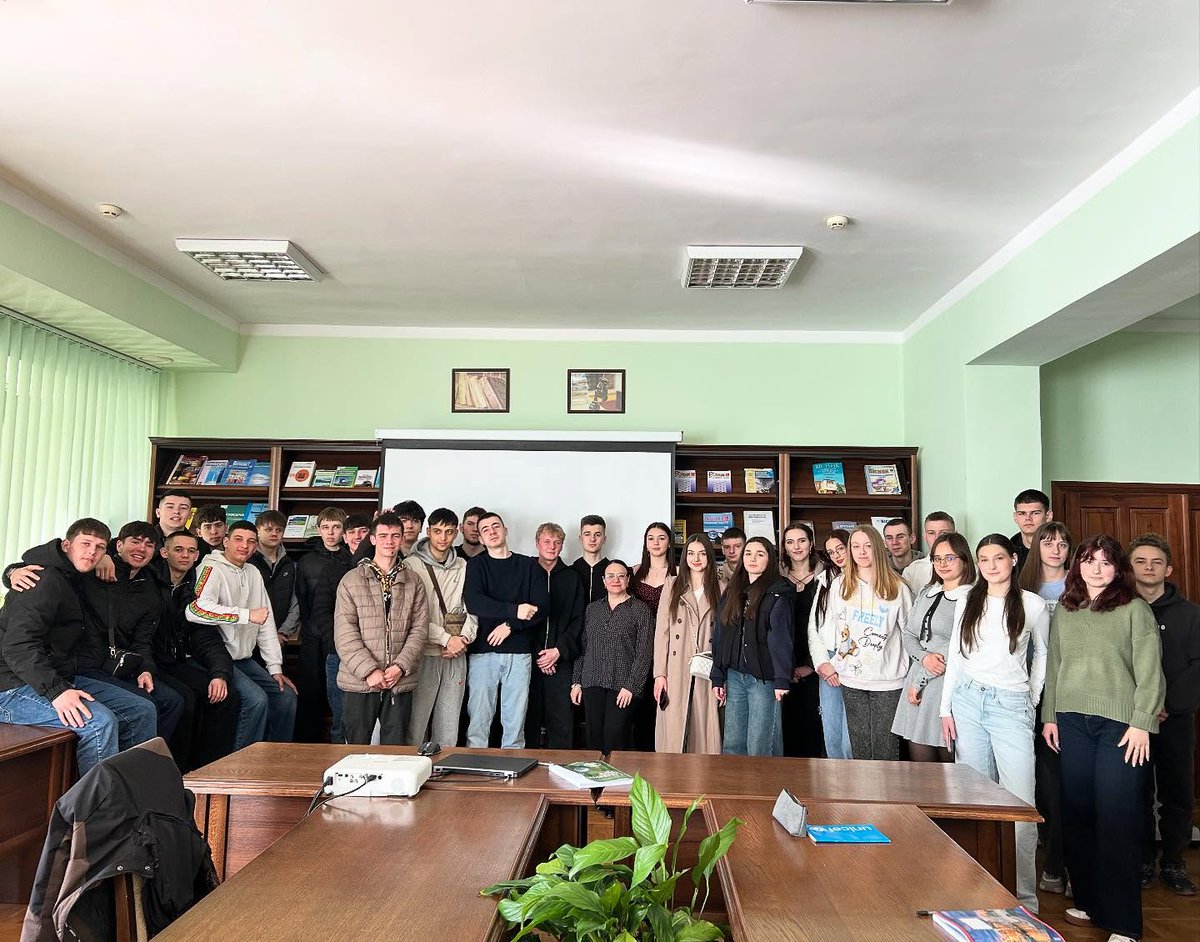 Бібліотека ім. Л. Каніщенка ЗУНУ tweet media