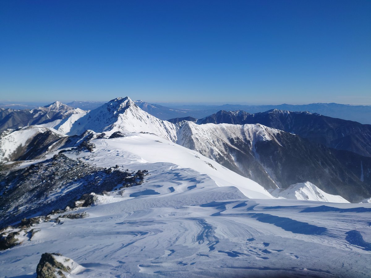 UT_Tusac's tweet photo. 山行紹介】 2/10-14_冬合宿白根三山（雪山縦走）
白根三山に冬合宿に行ってきました。
雪が多く少々ハードな山行でしたが、概ね天気がよく充実した合宿ができました。
詳細はこちら→https://t.co/vAG44nGKGh
#春から東大 #東大オリ2026 #登山 #TUSAC https://t.co/61EFzB84or