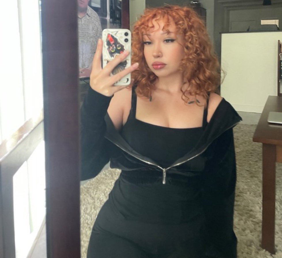 Naughty princess 💦🥵 tweet media