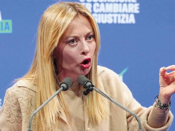 Tutto quanto fa #referendum. #Meloni decide un taglio delle accise di 25 centesimi al litro ma solo per venti giorni. Ma perchè solo 20 giorni? Proprio la Meloni che odiava le accise  adesso le toglie solo x 20 giorni?Fosse propaganda?