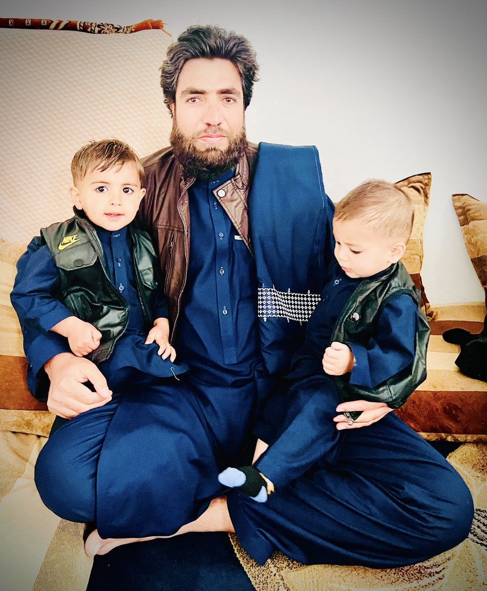 JurRahmat's tweet photo. وطن ویر جن دی/ خو بیا مو هم اختر مبارک
ګرانو هیوادوالو:#کوچنی_اختر مو  بختور شه.
هموطنان عزیز: #عید_فطر مبارک .
#Eid_MUbark
Naqiburahman Omari
Gulrahman Omary
Habibrahman Omari
@highlight https://t.co/a48o06cHyE
