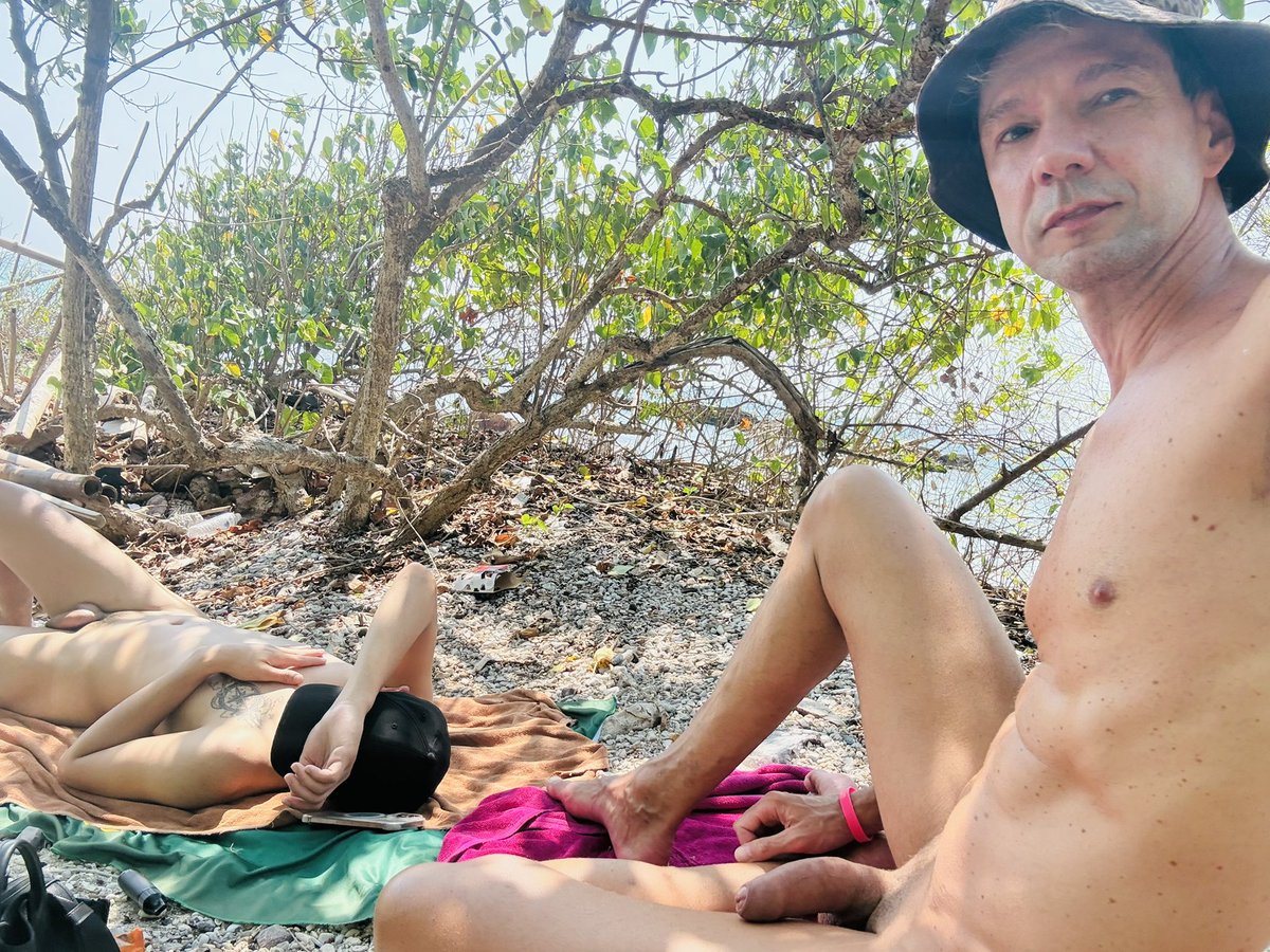 willy nudist tweet media