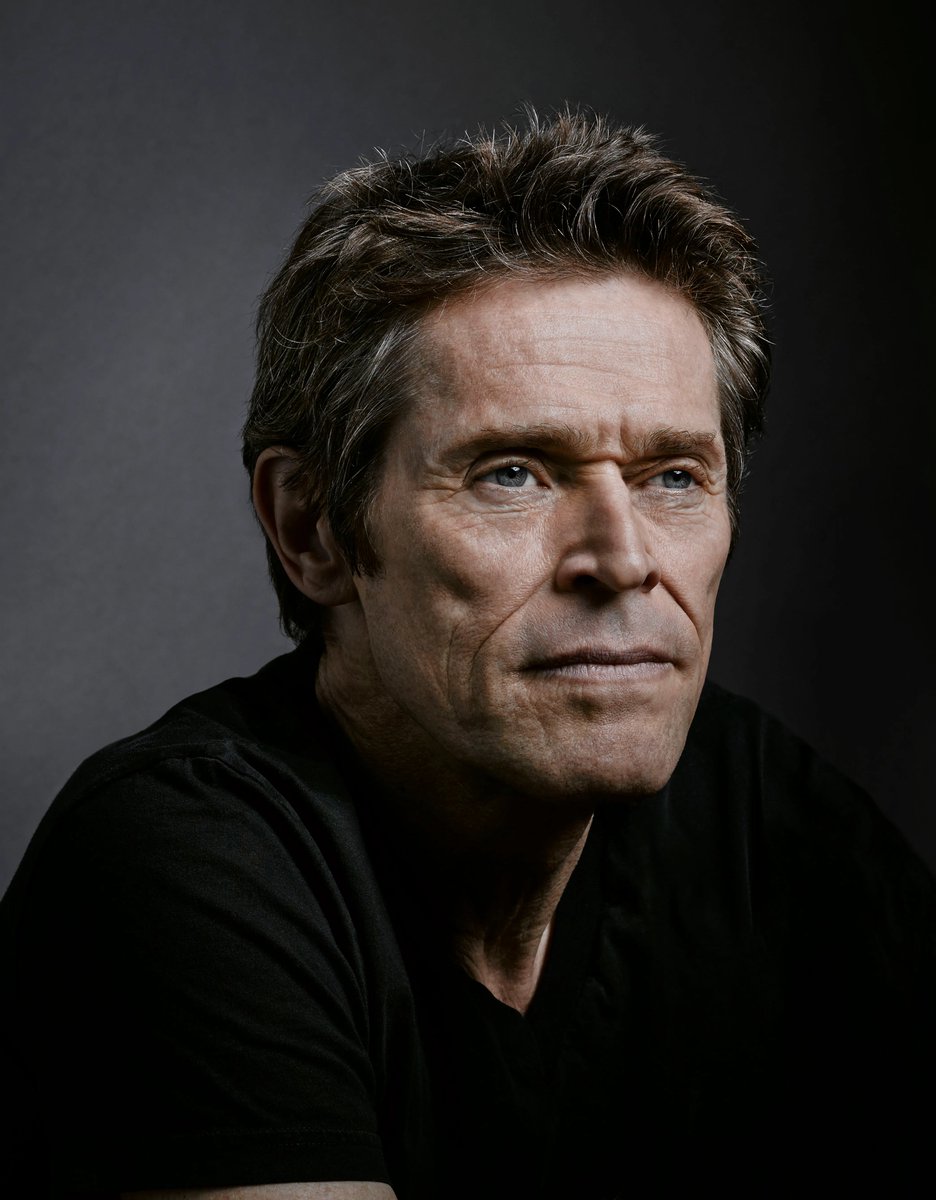 Dijo una vez Willem Dafoe: “La gente cree que la madurez significa volverse más serio, más controlado, más racional. Pero creo que la verdadera madurez es entender que nunca dejamos de ser niños. Que la curiosidad, el juego, la espontaneidad, no son cosas que debamos perder con