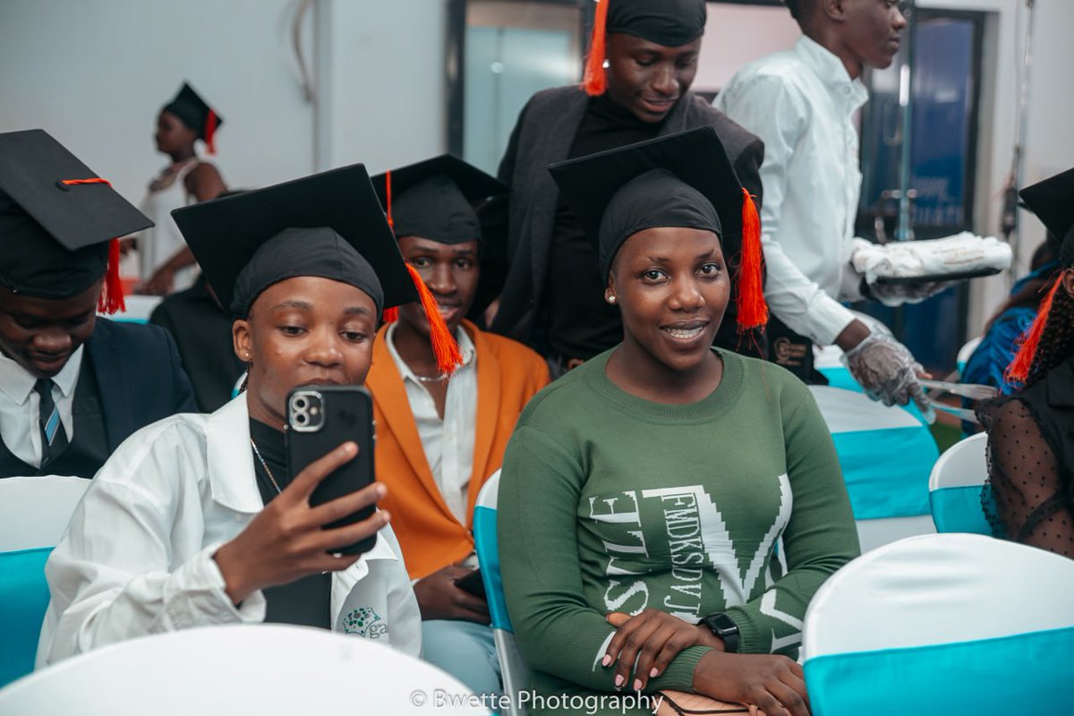 HopeHubUg's tweet image. A throwback to a class that chose impact over comfort 🎓

The #Classof2023 stepped into spaces of growth, challenged themselves, and emerged stronger, sharper, and more intentional.

Today, they are building, leading, and creating change in ways that matter.

Proof that when