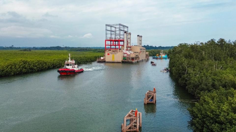 "Qui rembourse ses dettes s’enrichit". La Ve République préfère s’endetter encore, sans honorer ses engagements : 15 mds à payer en urgence à Karpowership sous menace de coupure et on vend de nouveaux projets à crédit. 
Le Gabon s’endette pour produire ou pour survivre ?