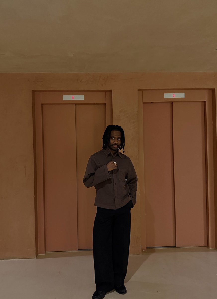 chico tímido tweet media