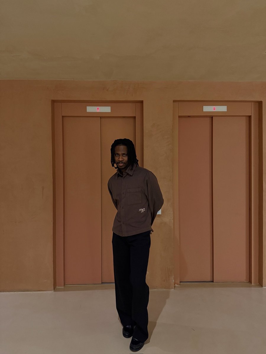 chico tímido tweet media