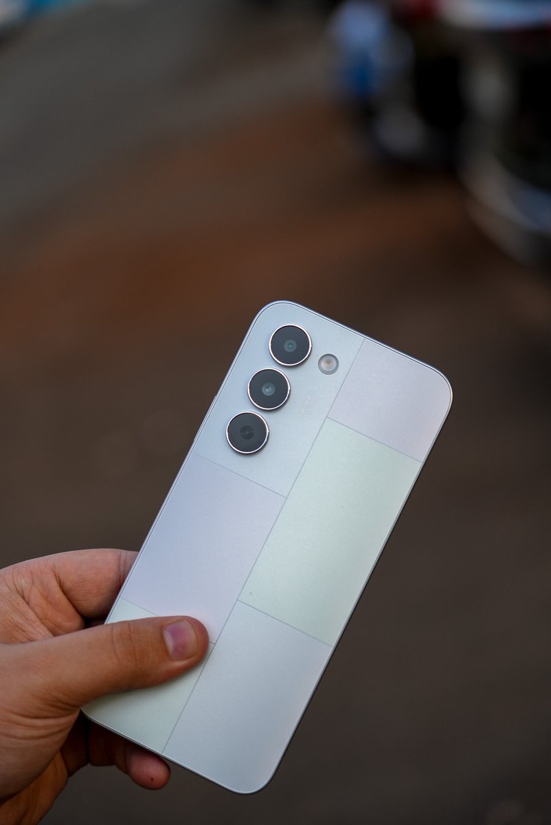 gogiinc's tweet image. realme just dropped a battery monster.. The P4 Lite 5G brings a massive 7000mAh battery, 144Hz display, and Dimensity 6300 5G at an insane starting price of ₹11,499.

Budget segment just got serious,,

#realmeP4Lite5G #realme #5GSmartphone #BudgetPhone #7000mAhBattery