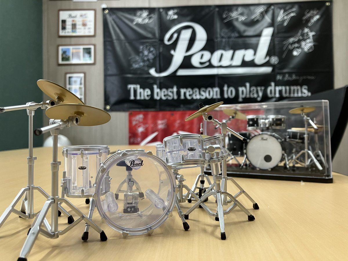 pearldrum_staff's tweet photo. 完成しました！🎉（作業時間約1時間）

事務所にどう飾るか考えていたら、
先輩方から「トミー・リーみたいに回そうよ！！」とのアイデアを頂きました！笑

…実現できたらまたお知らせしますね🙃 https://t.co/p9yHUjBbNh