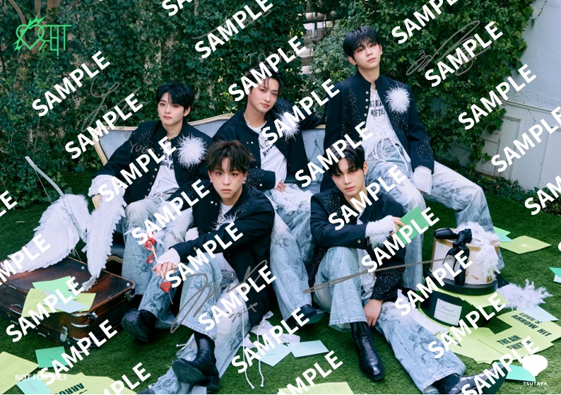 SHIBUYA_T_MUSIC's tweet photo. 【#ORβIT🌏】
＼絵柄解禁／
シブツタ限定特典 印字サイン入り「スペシャルフライヤー」の絵柄を解禁📷️
シブツタ地下2Fでは限定特典に加えて、パネル展示＆展示パネルプレゼント企画も開催🎉(期間:4/6～4/13)
ご予約は3/22(日)までですので、お忘れなく👍
予約・詳細は🔽
https://t.co/lF4ykALmZC https://t.co/xJqVHNgZ82