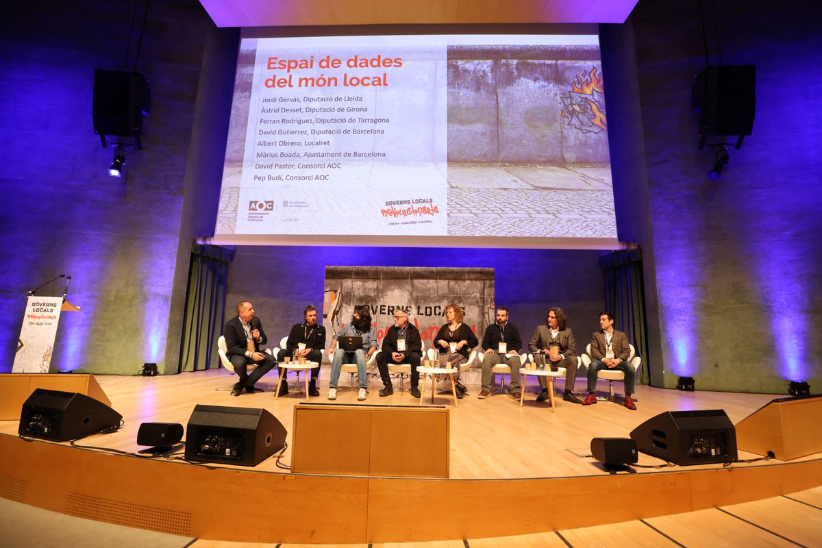 ConsorciAOC's tweet photo. La jornada “Governs locals revolucionaris” fa caure murs per construir una #Administració més proactiva

👉Consulta tots els detalls de jornada #GovLocRev

🔗https://t.co/guMn6MjOxX https://t.co/D7Cw89DnNk