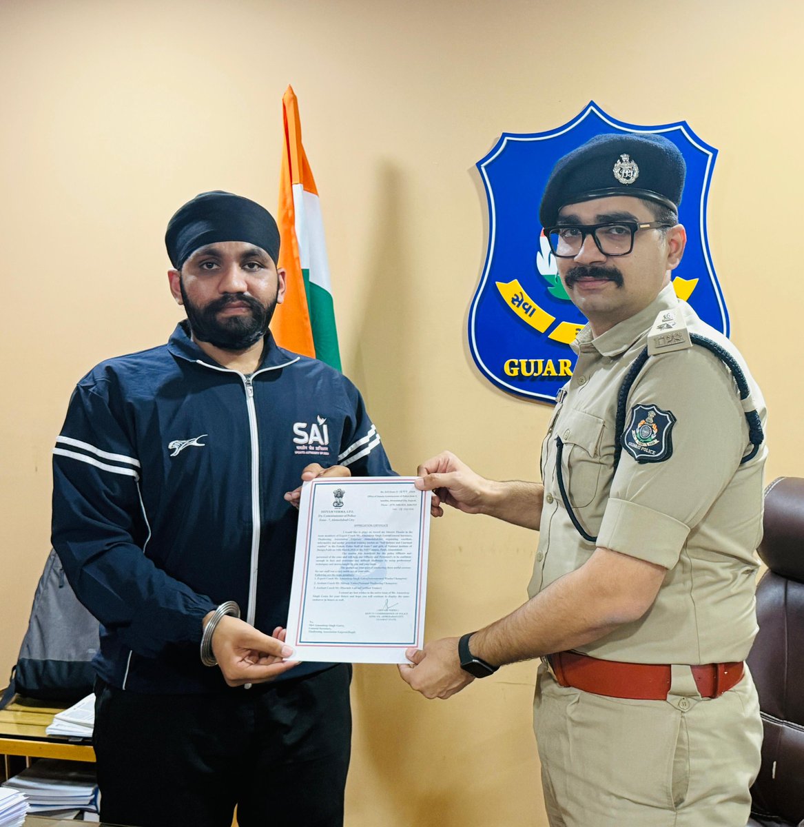 Recognition from those who protect the city. 🇮🇳

Honoured to receive an Appreciation Certificate from <a href="/AhmedabadPolice/">Ahmedabad Police અમદાવાદ પોલીસ</a>  (Zone-7) for conducting a Self-Defence Workshop for:

• 60 Female Police Officers 👮‍♀️
• 50 NID students 🎓

Real training. Real impact.