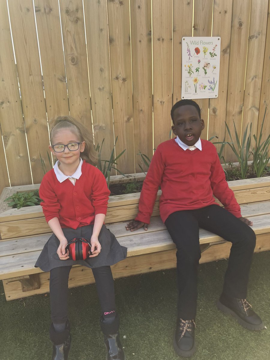 AyresomePrimary's tweet image. Year 2 had an amazing lunchtime in the sunshine yesterday exploring #stayingfit #planforplay #funforall 
@NewbyLeisureLtd 
@AdAstraTrust
