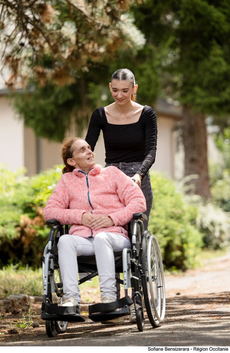 Occitanie's tweet image. Aux petits soins des #étudiants en #sanitaire &amp;amp; #social ❤️‍🩹
Pour développer ces vocations, la Région adopte de nouvelles aides pour les #formations dans :
🔹 le CHU Montpellier &amp;amp; Nîmes
🔹 les hôpitaux de Narbonne, Béziers &amp;amp; Perpignan
🔹 La Rouatière (11)
➕ laregion.fr/En-Occitanie-d…