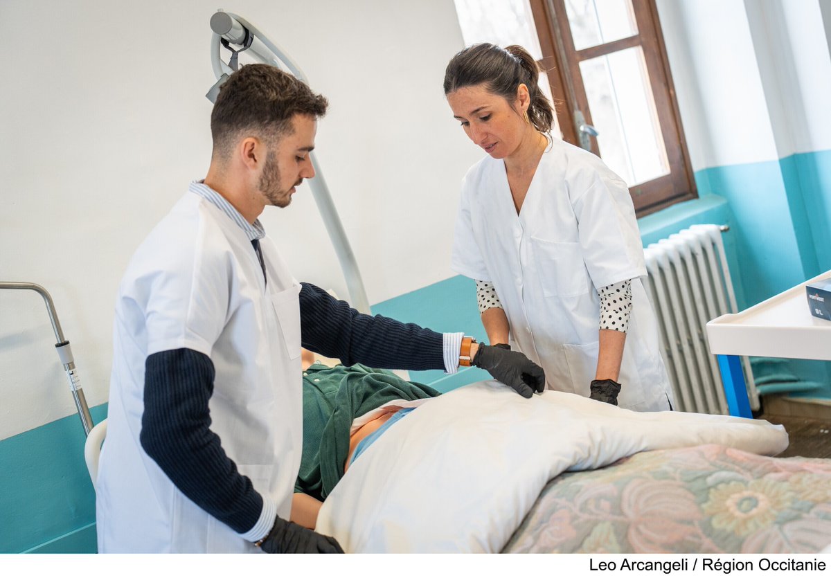 Occitanie's tweet image. Aux petits soins des #étudiants en #sanitaire &amp;amp; #social ❤️‍🩹
Pour développer ces vocations, la Région adopte de nouvelles aides pour les #formations dans :
🔹 le CHU Montpellier &amp;amp; Nîmes
🔹 les hôpitaux de Narbonne, Béziers &amp;amp; Perpignan
🔹 La Rouatière (11)
➕ laregion.fr/En-Occitanie-d…