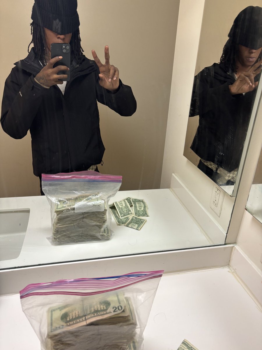 __4600zipz tweet media