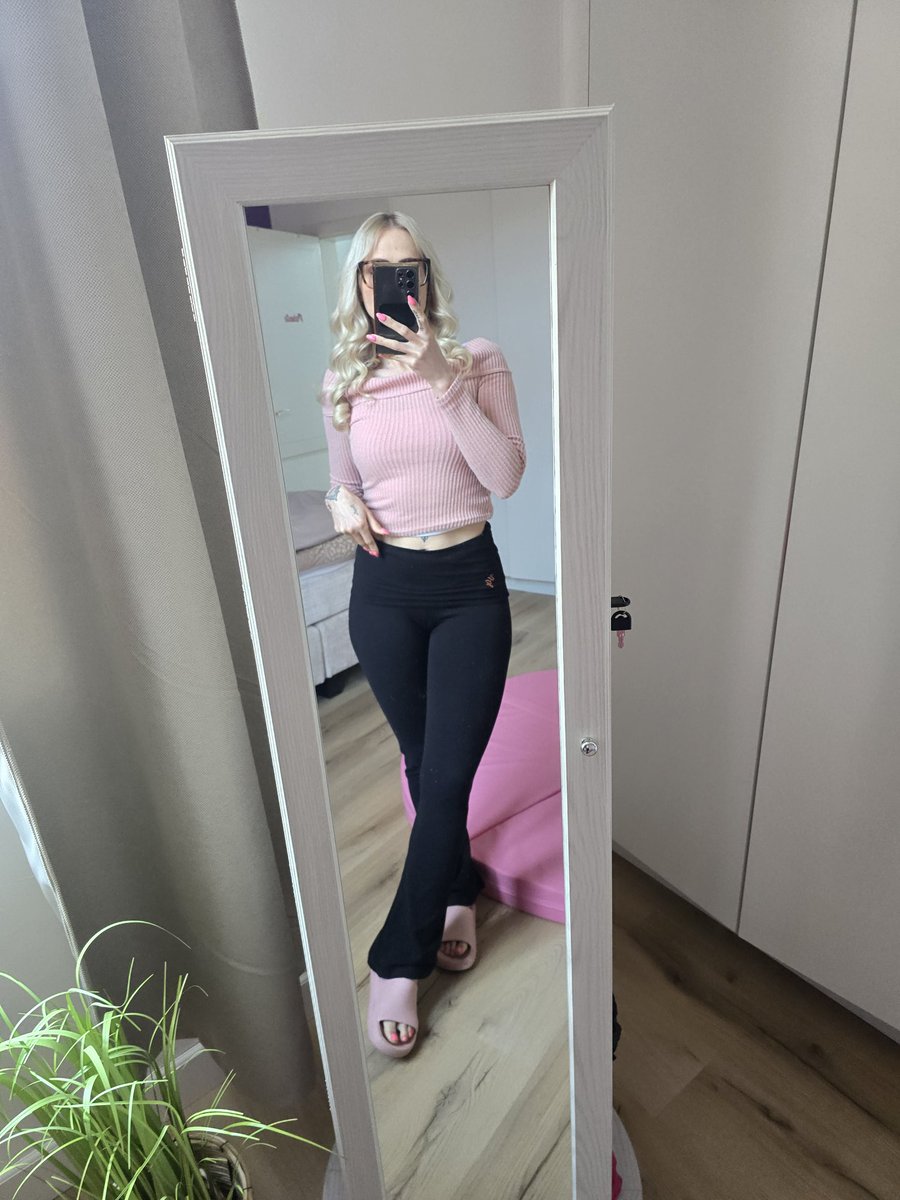 melmeliciousss tweet media