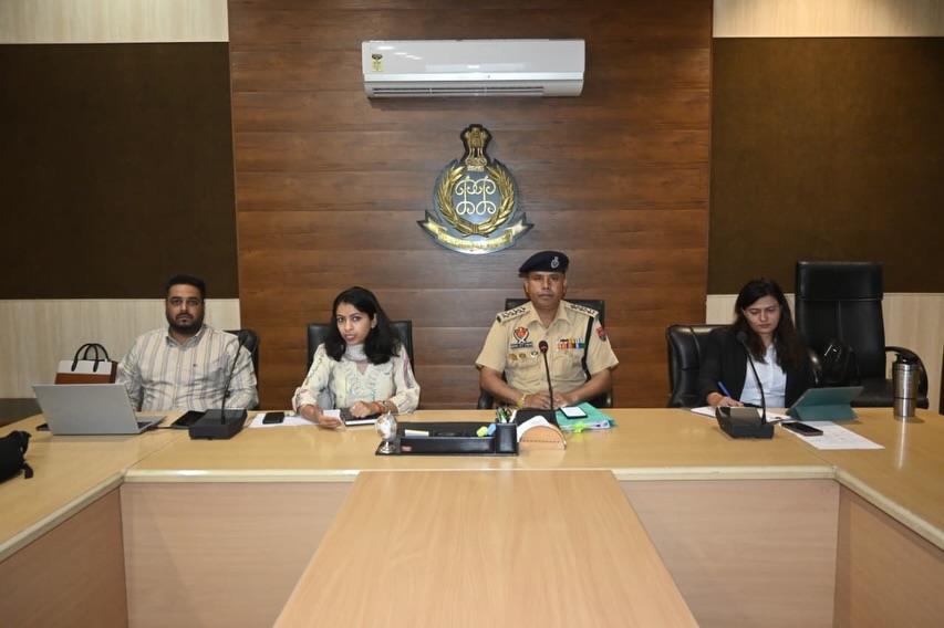 JalandharRange's tweet image. Hoshiarpur Police conducted a one-day training program for women personnel at Police Lines, focusing on skill enhancement and effective policing.

Experts, including representatives from Hartek Foundation, shared key insights during the session.

#WomenInPolicing #PoliceTraining
