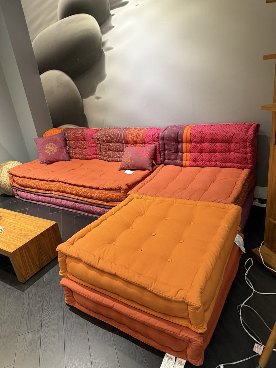 rayxcutie's tweet photo. look how colorful this couch is!! https://t.co/MRSBQxLK23