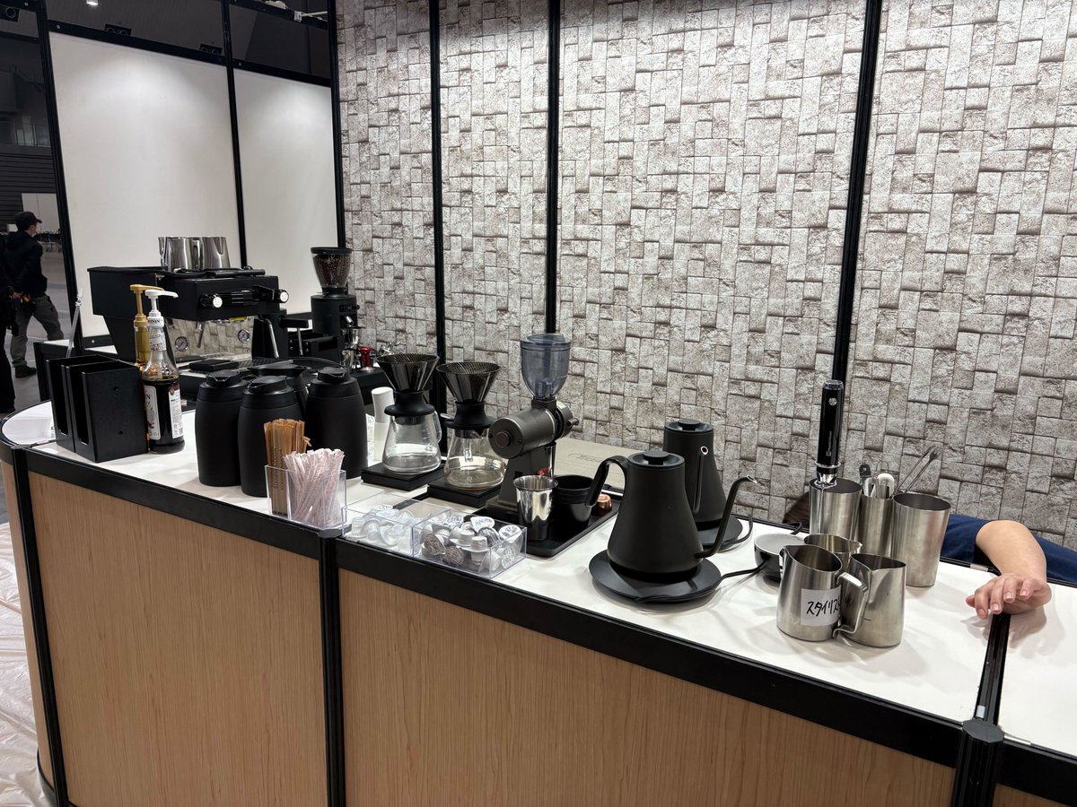 JCIRC_IPR's tweet photo. ☕️✨【日循カフェ/JCS-TV】
カフェブースの準備が進み、いよいよ明日からオープンです!🎉
バリスタさんもスタンバイOK👨🍳☕️
さらに…明太子の顔はめパネルもあります📸🔥(これはぜひ撮ってほしいです。)
学会の合間に、飲み物片手にひと息&交流も🤝
ぜひ“体験しに”お立ち寄りください!
▼詳細・スケジュール▼
https://t.co/WMfBMpvFqT
#日循 #26JCS #JCS2026 #日循カフェ #JCSTV #福岡 #マリンメッセ福岡A館