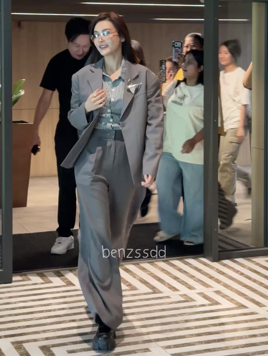 zombieA88's tweet photo. The way she walked. She got style ✌️🥳

#อิงฟ้ามาหาชน #EngfaWraha 
@EWaraha https://t.co/4Q9gOVohe8