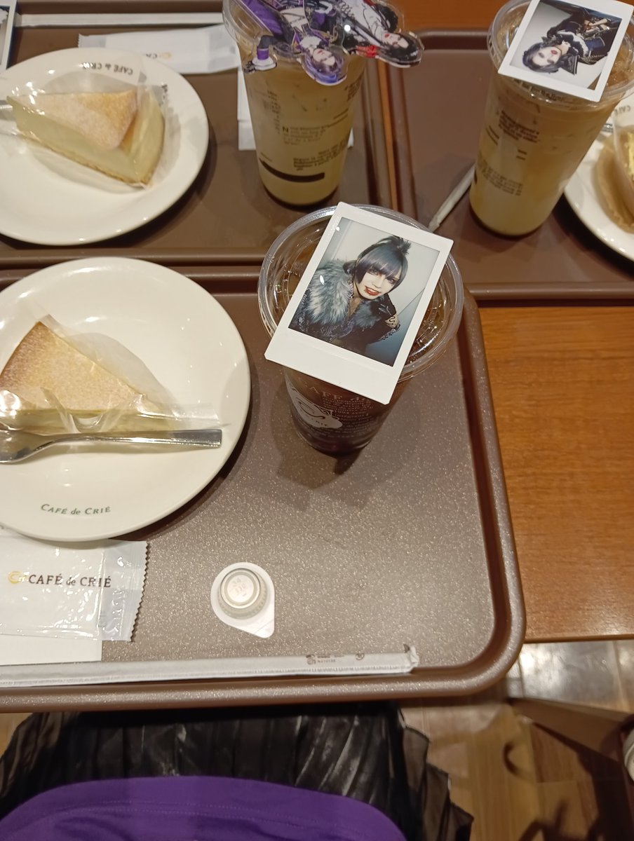1619Ayako's tweet photo. ライブまで友達とお茶ー😊 https://t.co/ogms5YQTgS