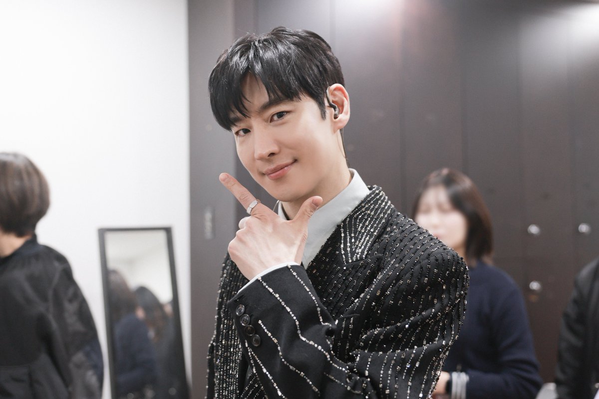 온리 tweet media
