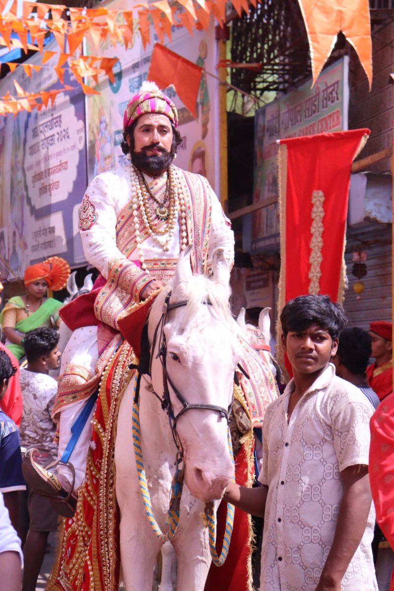 DrJyotiEGaikwad's tweet image. संस्कृतीचा उत्सव, परंपरेचा अभिमान! 

नववर्षाच्या स्वागताला मराठमोळा जल्लोष...

आज धारावीत गुढी पाडव्याची भव्य शोभायात्रा खऱ्या अर्थाने मराठी अस्मितेचा आणि एकतेचा उत्सव ठरली. या सोहळ्यात धारावीकरांनी मोठ्या उत्साहात सहभाग नोंदवला.
#GudiPadwa #NewYear @VarshaEGaikwad