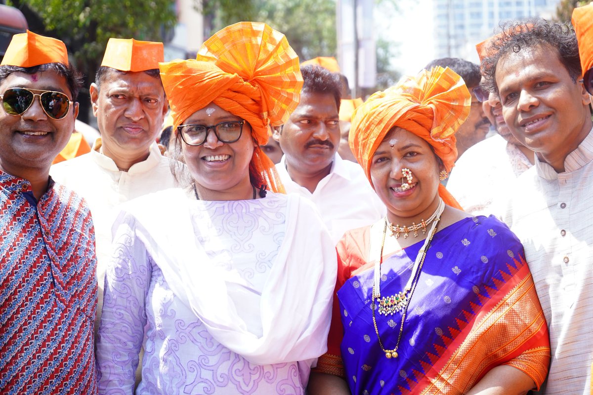 DrJyotiEGaikwad's tweet image. संस्कृतीचा उत्सव, परंपरेचा अभिमान! 

नववर्षाच्या स्वागताला मराठमोळा जल्लोष...

आज धारावीत गुढी पाडव्याची भव्य शोभायात्रा खऱ्या अर्थाने मराठी अस्मितेचा आणि एकतेचा उत्सव ठरली. या सोहळ्यात धारावीकरांनी मोठ्या उत्साहात सहभाग नोंदवला.
#GudiPadwa #NewYear @VarshaEGaikwad