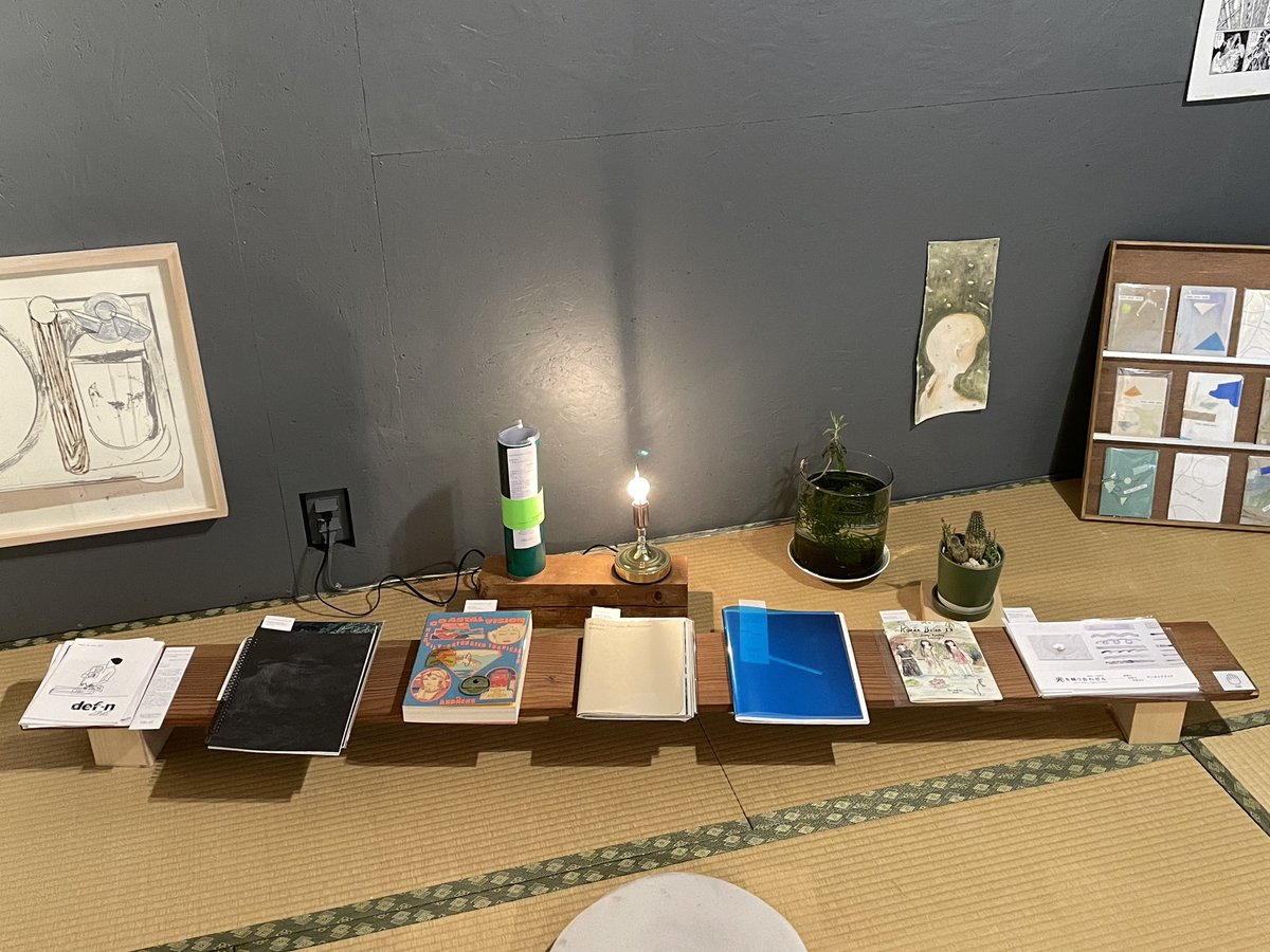 calobookshop's tweet photo. Caloも選書で参加する、放出の @cumonostudio で開催中の「あったこと・間・遠くをみる」。明日からいよいよ最終週。若い10人の画家による絵とZINEのグループ展。絵も本もたっぷりの好企画です。時間に余裕をみてお楽しみください！Caloから持っていった本はこんな感じで置いていただいています。 https://t.co/T35s8KlPBd