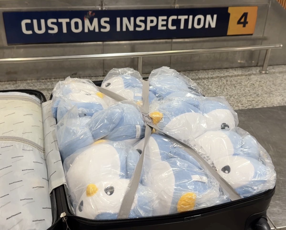 Chinsanity tweet media