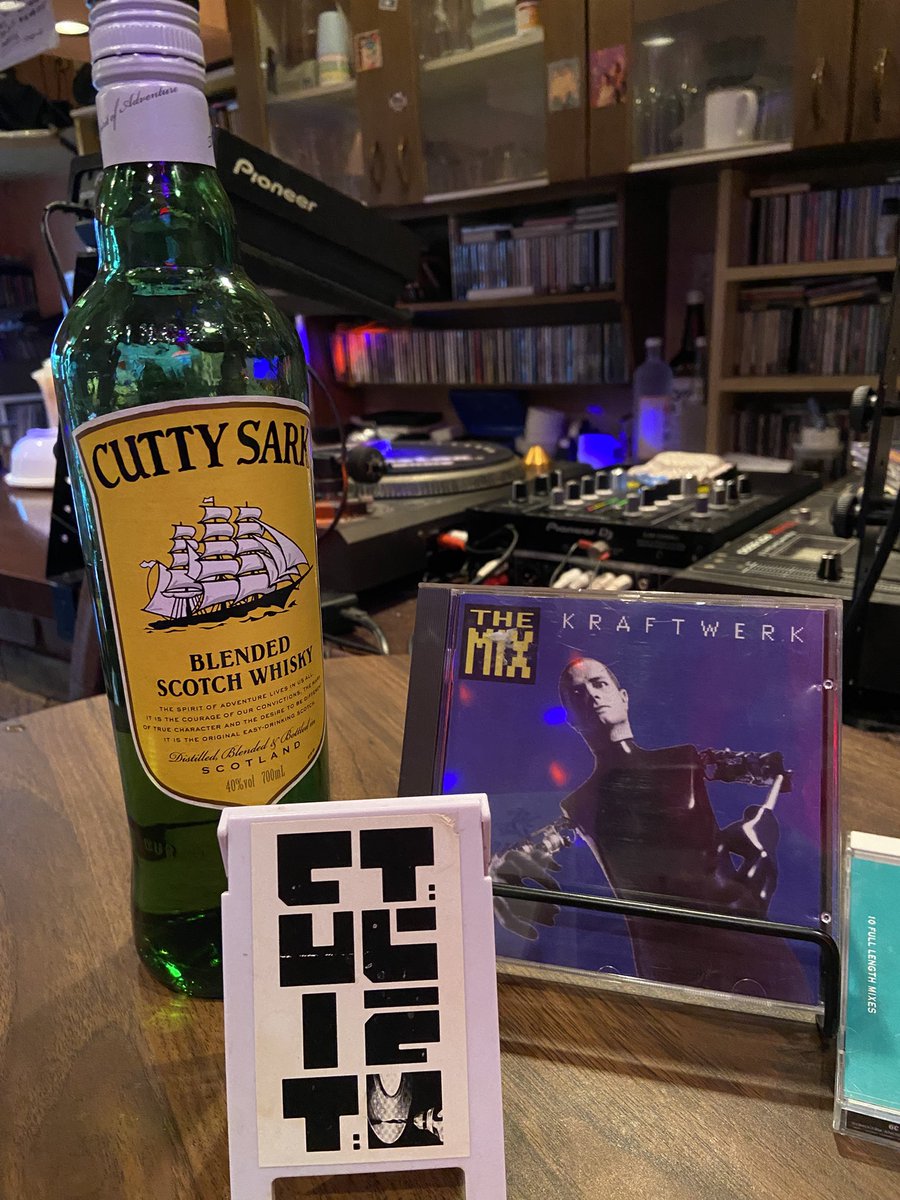 今日のドリル

本日の営業時間17:00〜23:00

連休前夜ですね！！
皆様テンション上がってきてると思いますので是非ドリルで遊んでいってください

また連休中はイベントが無いので飛び入りDJ大募集です！！

ドリルレコードオープンです。