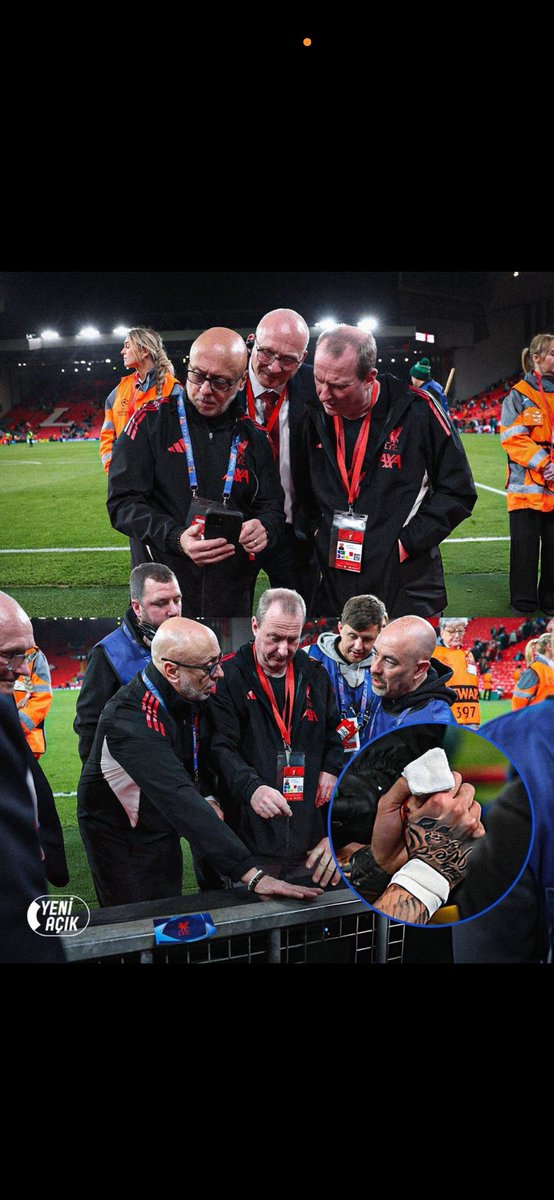 Biz her türlü önerilere kulak verip müdahale ettik ama siz kendi ihmalinizin yüzünden bir oyuncumuzu ağır yaraladınız !
Bunu nasıl açıklayacaksınız ?
<a href="/LFC/">Liverpool FC</a> <a href="/LiverpoolDSA/">Liverpool Disabled Supporters Association</a> <a href="/ChampionsLeague/">UEFA Champions League</a> <a href="/UEFAcom/">UEFA.com</a>