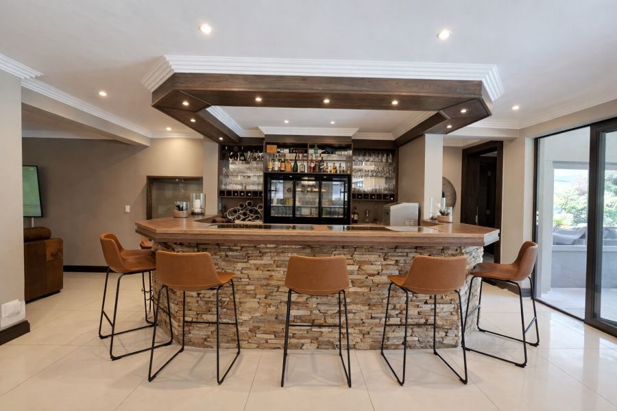 propcentralsa's tweet image. This gem in Pecanwood Golf Estate is what luxury living is all about! View it now at buff.ly/CI83LvK  listed for R11,000,000
4 Bedrooms| 4,5 Bathrooms|4 garages| Pool
Follow #PropertyCentral for #EXTREME property
#LuxuryLiving #PecanwoodDream #HomeSweetHome