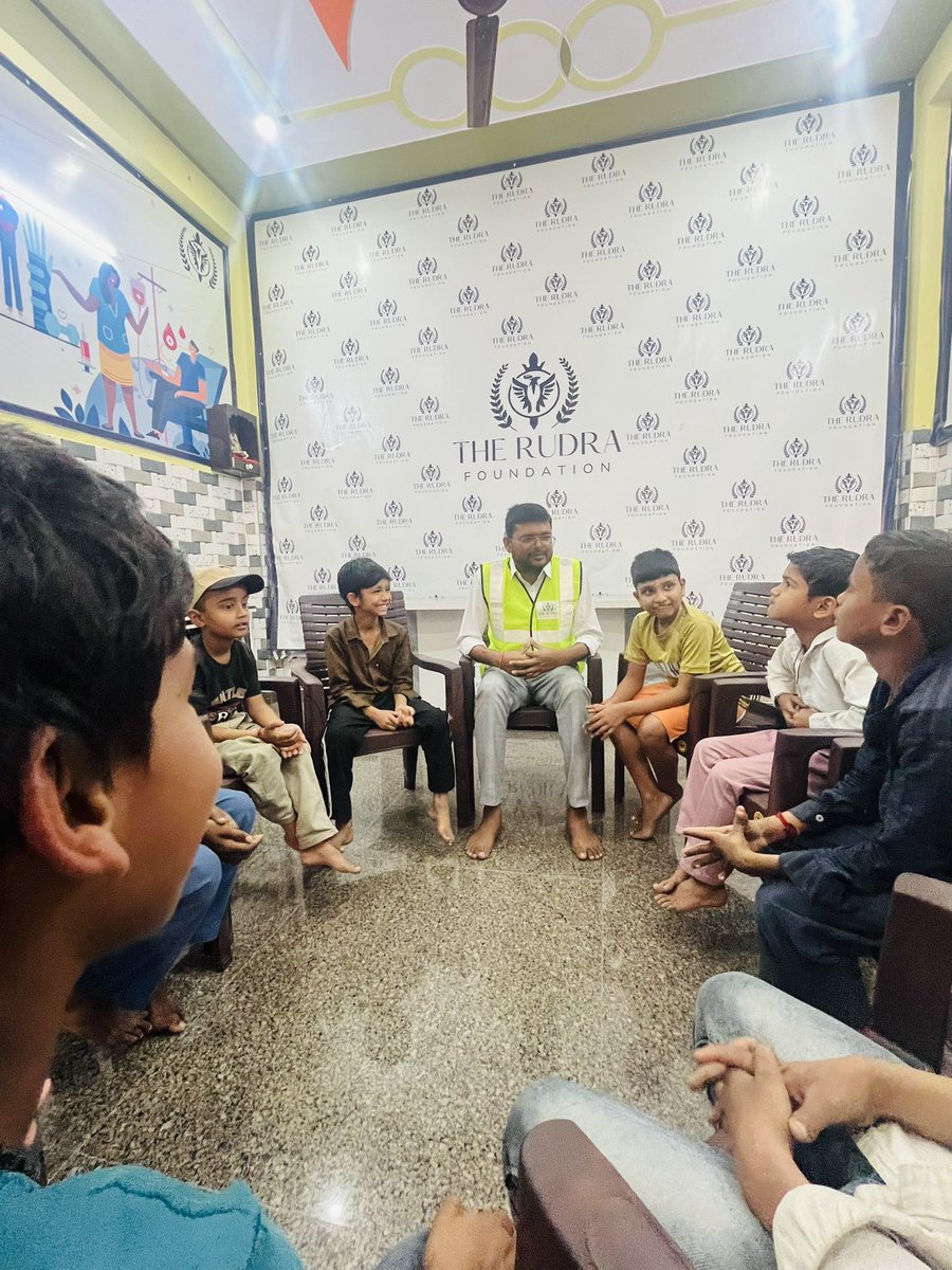 TheRudraFdn's tweet image. आज The Rudra Foundation द्वारा बच्चों के लिए विशेष काउंसलिंग सत्र आयोजित किया गया 📚✨
परीक्षा के बाद नए सत्र में प्रवेश लेने वाले विद्यार्थियों को कक्षा अनुसार मार्गदर्शन दिया गया, जिससे उनका आत्मविश्वास बढ़े और वे मानसिक रूप से सशक्त बन सकें।
#ChildDevelopment #EducationMatters