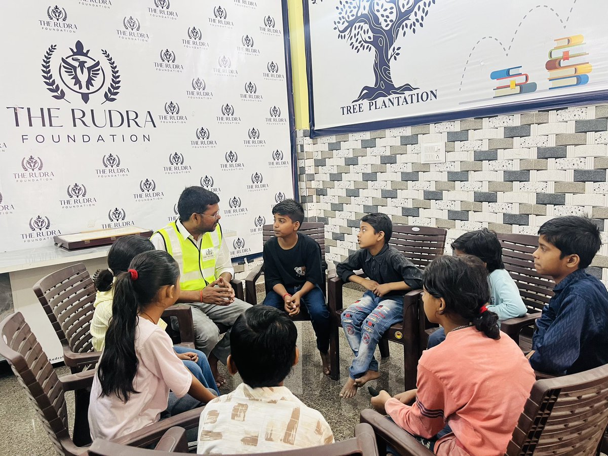 TheRudraFdn's tweet image. आज The Rudra Foundation द्वारा बच्चों के लिए विशेष काउंसलिंग सत्र आयोजित किया गया 📚✨
परीक्षा के बाद नए सत्र में प्रवेश लेने वाले विद्यार्थियों को कक्षा अनुसार मार्गदर्शन दिया गया, जिससे उनका आत्मविश्वास बढ़े और वे मानसिक रूप से सशक्त बन सकें।
#ChildDevelopment #EducationMatters