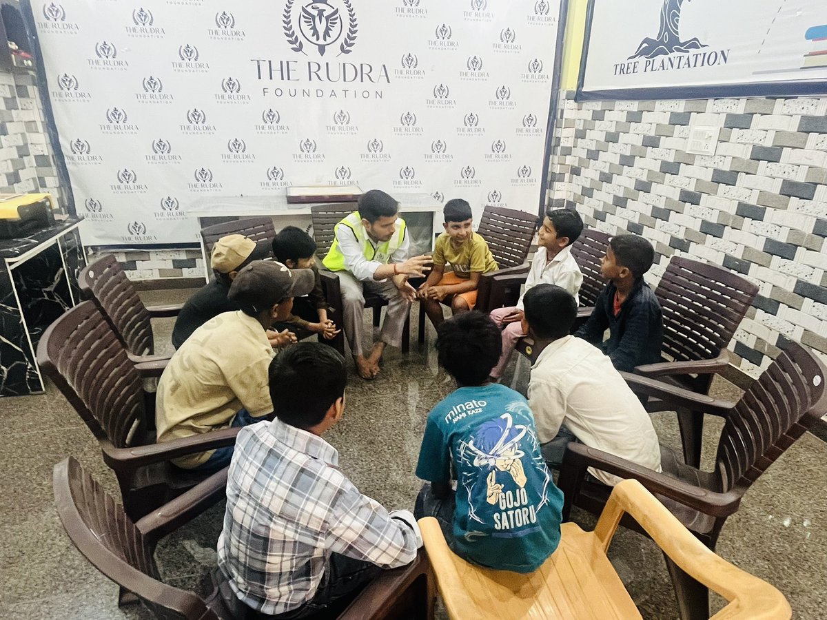 TheRudraFdn's tweet image. आज The Rudra Foundation द्वारा बच्चों के लिए विशेष काउंसलिंग सत्र आयोजित किया गया 📚✨
परीक्षा के बाद नए सत्र में प्रवेश लेने वाले विद्यार्थियों को कक्षा अनुसार मार्गदर्शन दिया गया, जिससे उनका आत्मविश्वास बढ़े और वे मानसिक रूप से सशक्त बन सकें।
#ChildDevelopment #EducationMatters