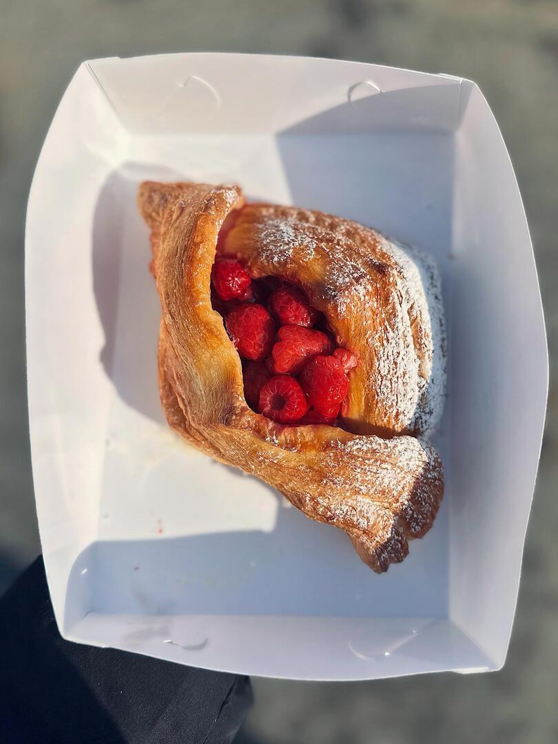 homevsfastfood's tweet photo. [I ate] Pastry with custard cream and raspberries
👉 https://t.co/J4kfnLdrNE
#pastrydelight #custardcream #raspberries #dessertlove #treatyourself #homecooking #food #recipes #foodpic #foodie #foodlover #cooking #hungry #goodfood #homecookingvsfastfood https://t.co/z3xLQvyZ5c