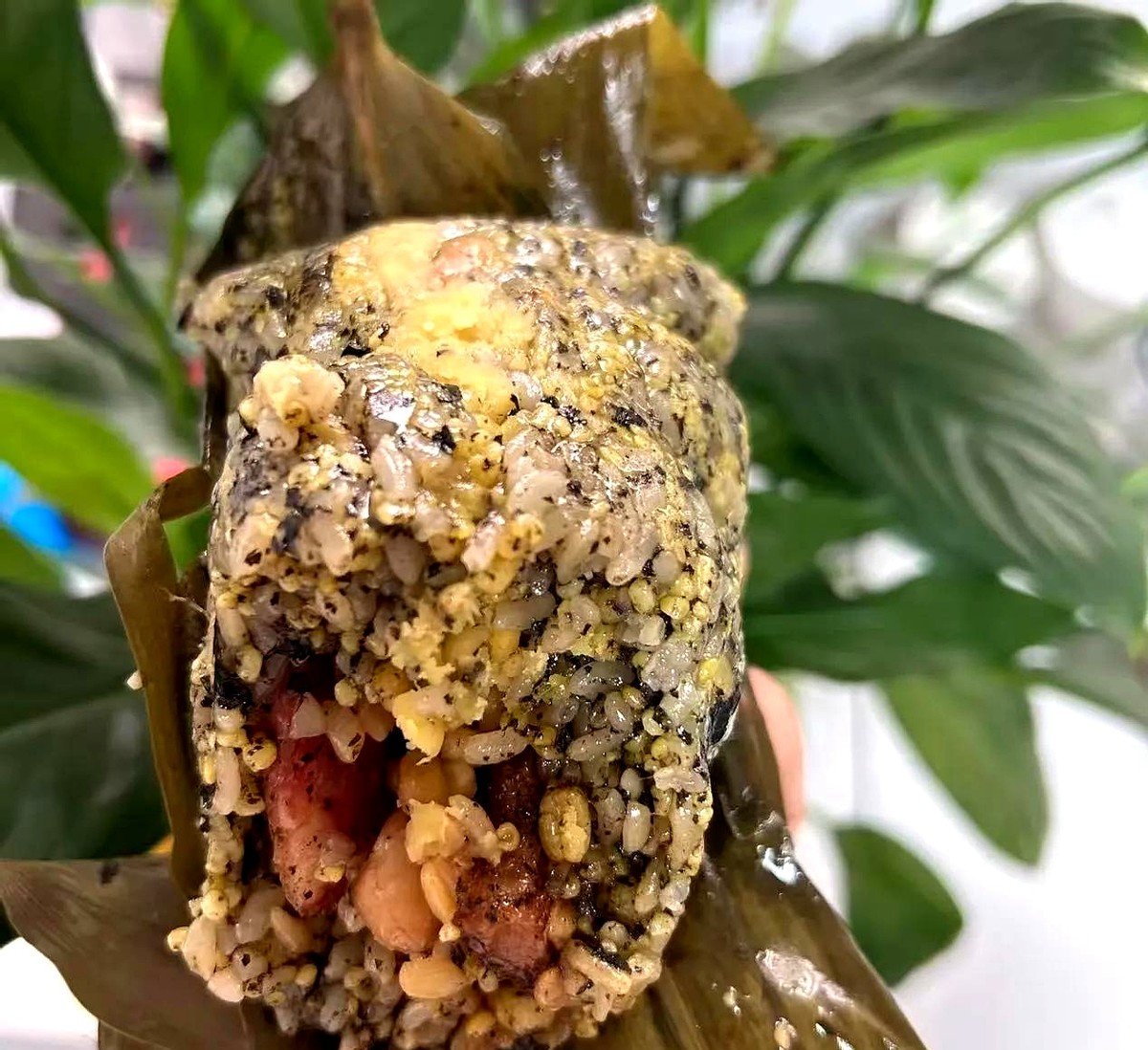 JagzapSumit's tweet photo. 【端午限定·鲜粽套餐】手作蜜枣粽+蛋黄肉粽双拼，配清暑绿豆沙！今日起至6.15，到店立减5元～ https://t.co/j6MbAvxxDy