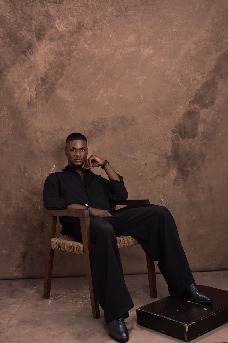 White feather Hawk tail Deer hunter - tweet media