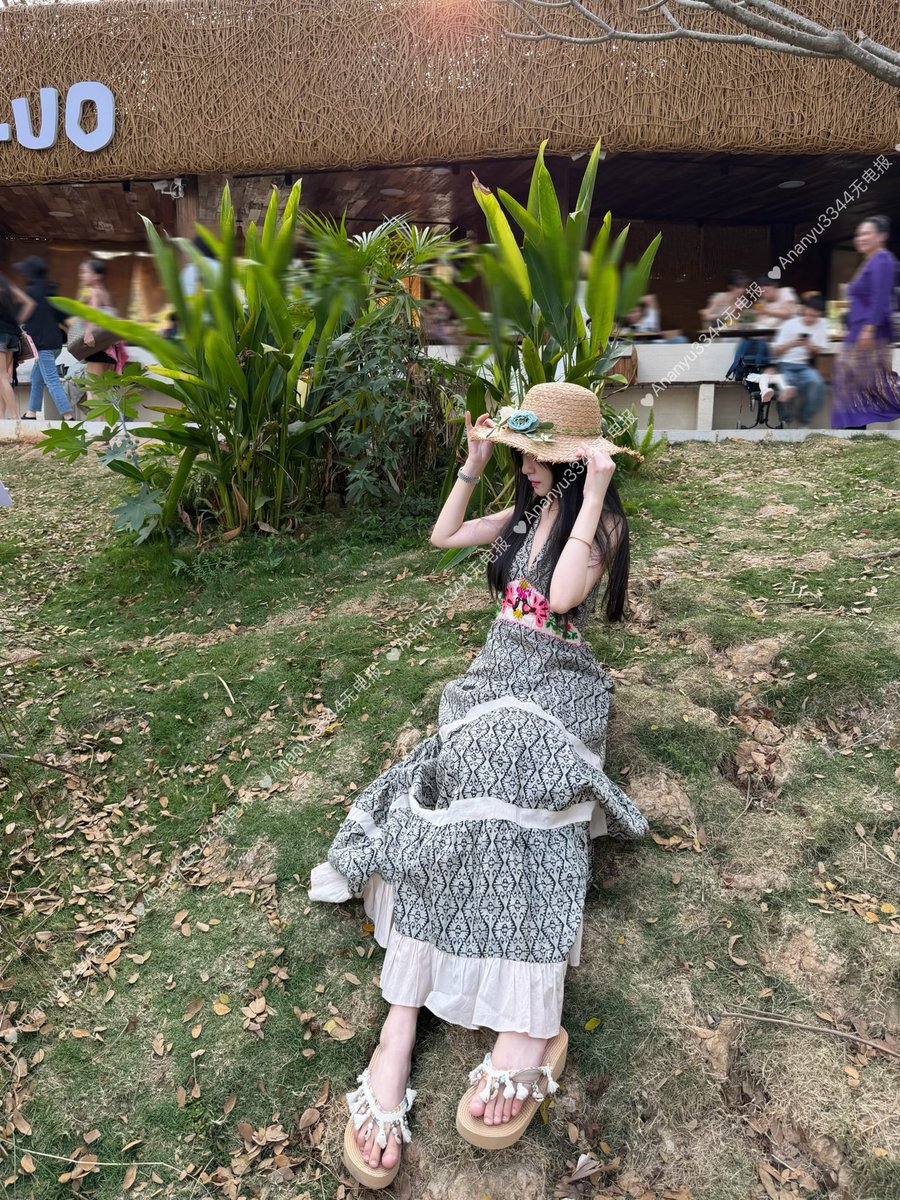 AnAnyu3344's tweet photo. 当你放大看脚的那一刻你已经。。。 https://t.co/ioQ4UVT1Xv