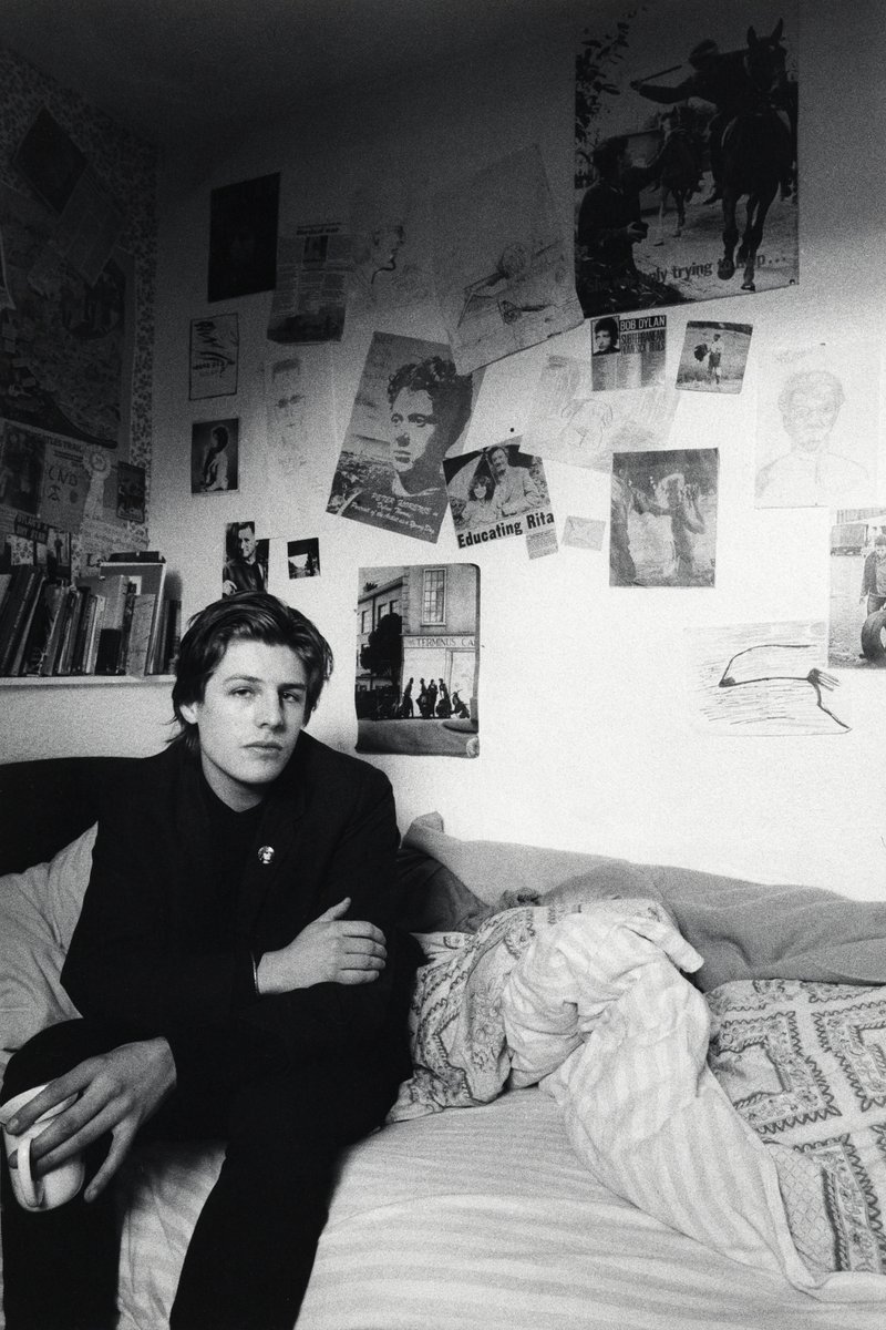 SideGallery's tweet image. 📷 Images of Youth in Cumbria

In 1990, John Rigby worked with young people in West Cumbria to make portraits shaped by their own choices of dress, setting and pose. The result is a collaborative record of youth identity, self-presentation and place.

🔗 sidegallery.co.uk/collection/ima…