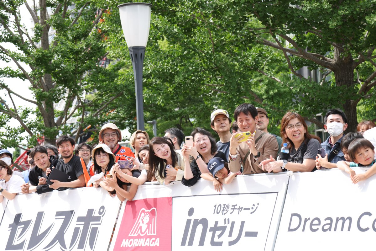 SPEEDSTAR30m's tweet photo. 東京大会の「企業別タイムトライアル」。
企業ごとに3～4人のチームを組んで参加し、速さを競いました。
会社の仲間や家族みんなが応援に来て、会場は大盛り上がり！
「かけっこ」でみんなが笑顔になる光景がとても素敵でした☺
#SPEEDSTAR30ｍ　#RIKUJOJAPAN　#JAAF https://t.co/jTfMwwiA7E