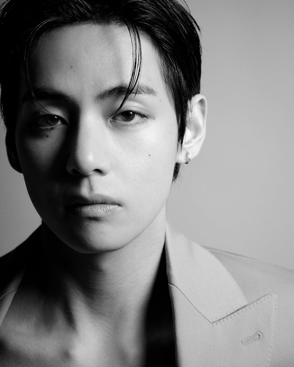 111taekim1111's tweet photo. Kim Taehyung must impressed Tanu Muiño (director of Swim MV) quite a lot considering she only followed him on social media https://t.co/i1ghxVF3hm