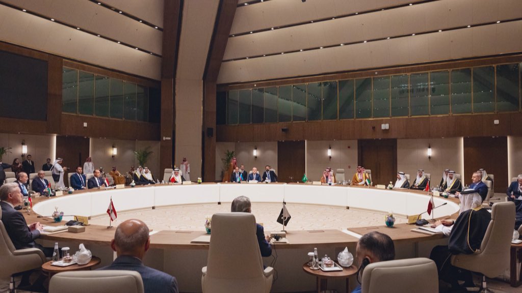 dan linnaeus tweet media