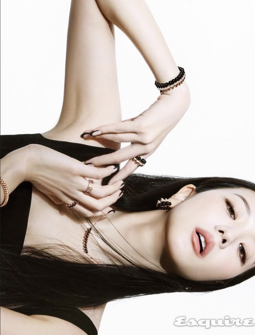 jisoo pics tweet media