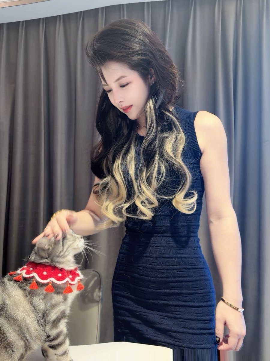 WEEX | Gigi tweet media