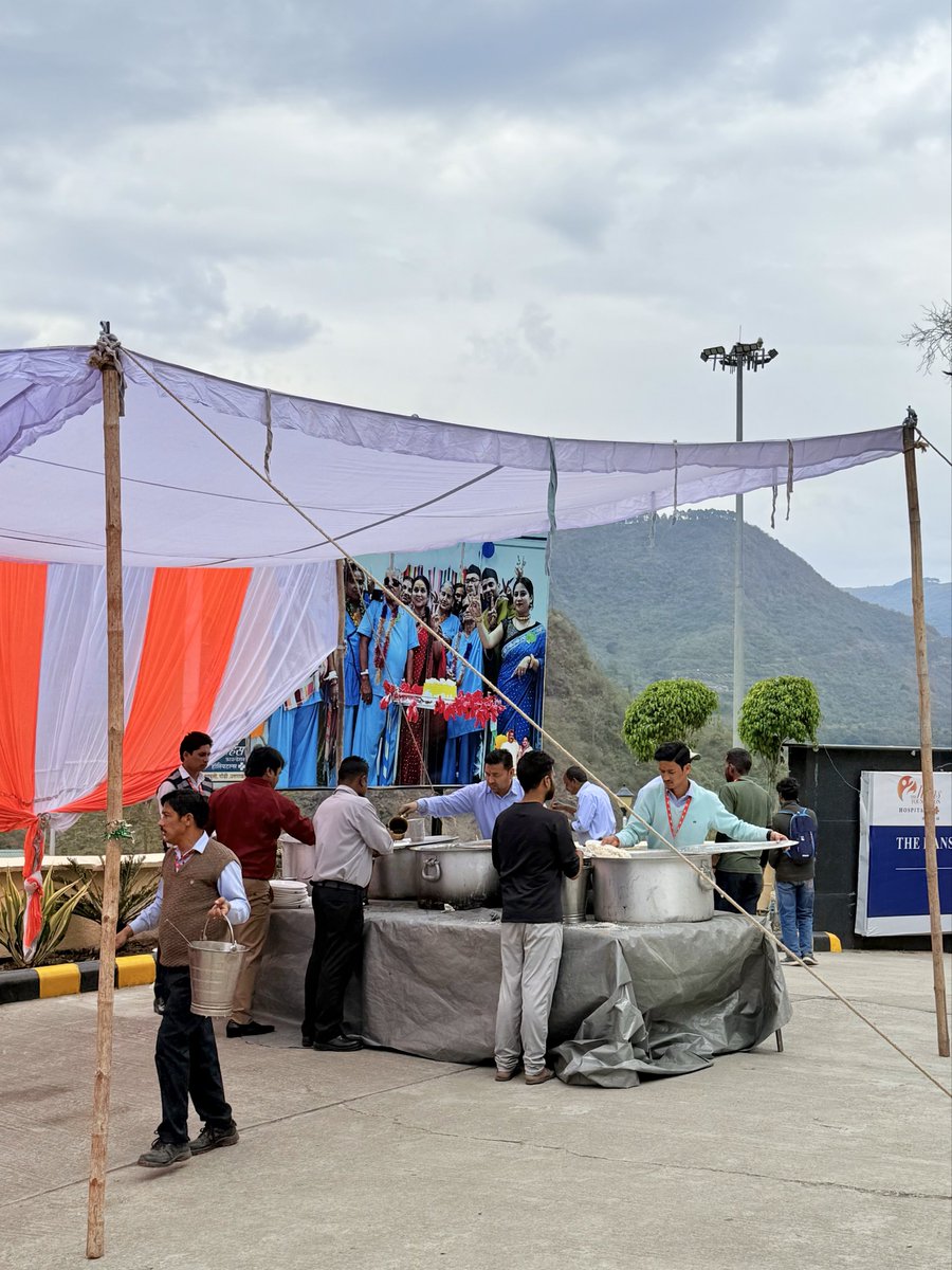 Tripti Naithani #पहाड़ी tweet media