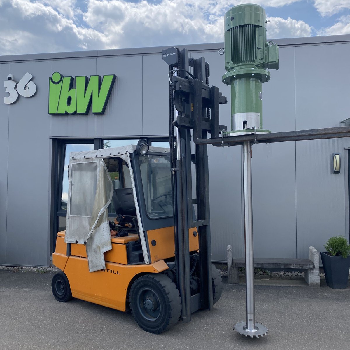 ibwruehrer's tweet photo. ibW Rührwerkstechnik Dissolver-Rührwerk TurboRex 
Es löst, dispergiert und homogenisiert Ihre Pasten, Farben, Lacke oder Chemikalien in Rekordzeit. 
Mit unserem Dissolver-Rührwerk setzen Sie auf Leistung, Zuverlässigkeit und Qualität. 

Ihre Mischung. Ihre Zeit. Ihr Erfolg. https://t.co/YPXtYmto3C
