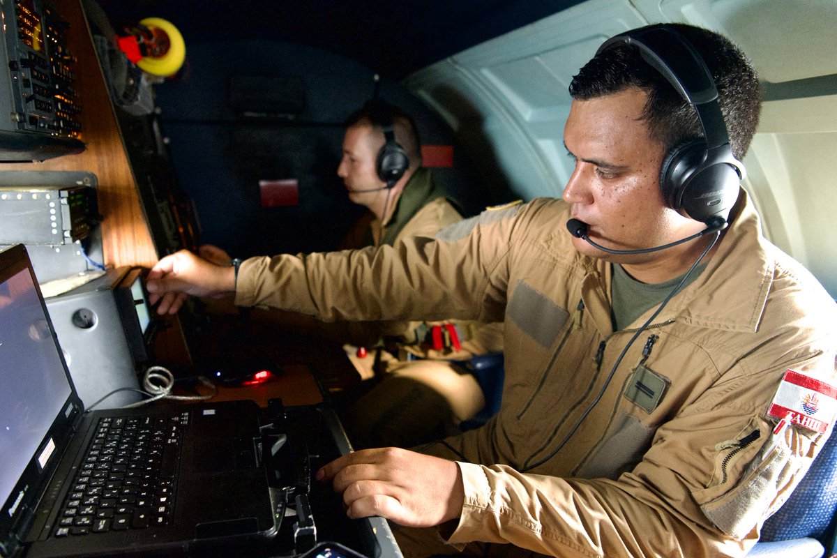 MarineNationale's tweet image. #Polynésie | Le Falcon 200 tire sa révérence 🇵🇫
Après 40 ans de service et 45 000h de vol ✈️, le Falcon 200 effectue son dernier vol à Tahiti.
Surveillance, secours en mer, lutte contre les trafics : une page se tourne. Le Falcon 50M Triton prend le relais. @Dassault_OnAir